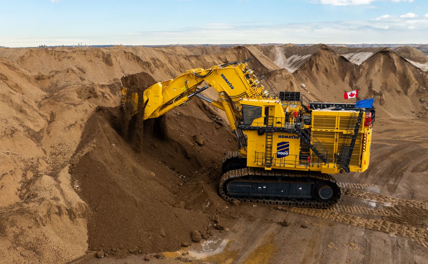 Komatsu PC9000 900 tons 2025 the pinnacle of modern mining engineering